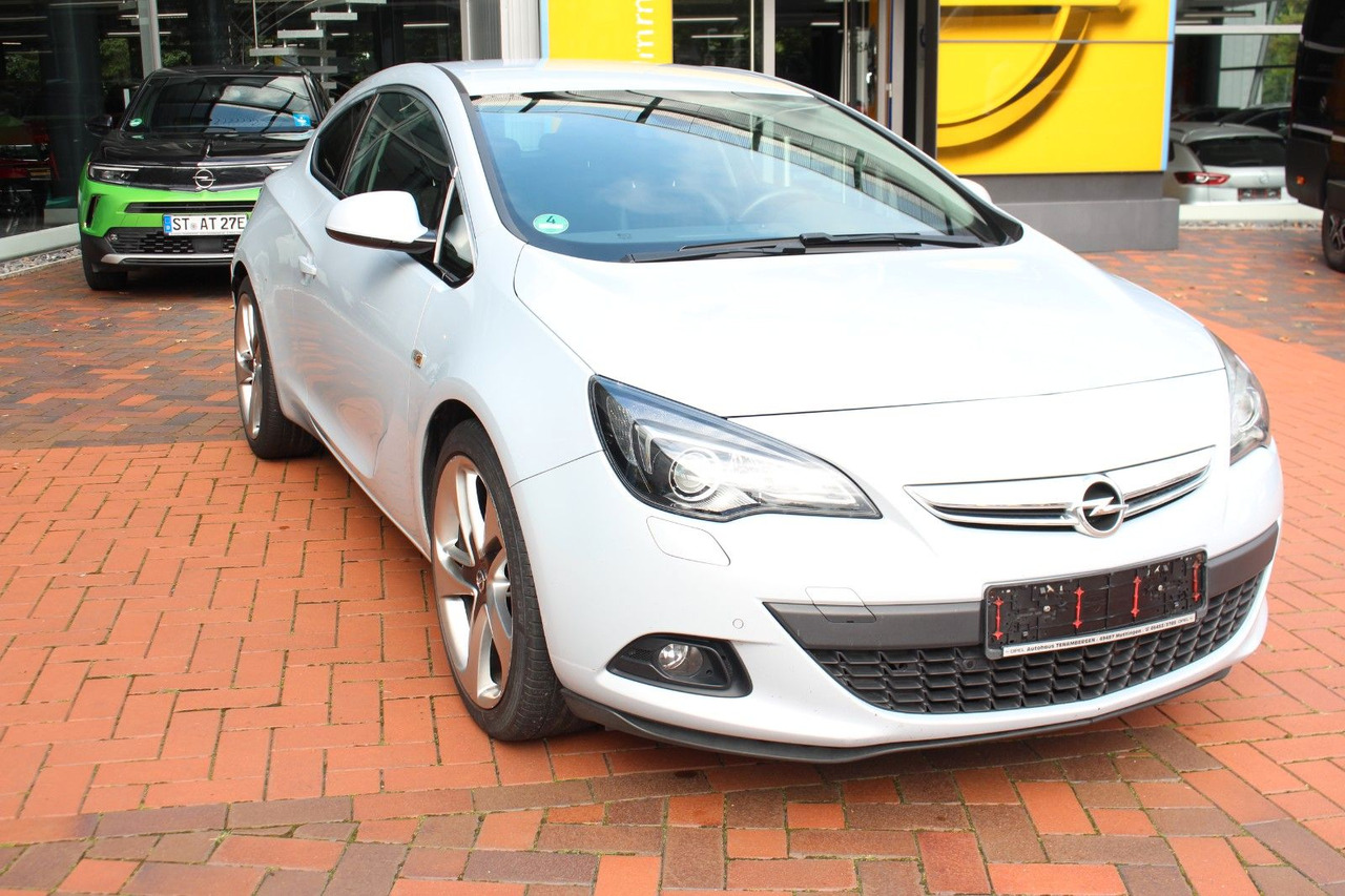 Opel Astra J GTC Innovation - Hatchback: foto 4 Opel Astra J GTC Innovation - Hatchback: foto 4