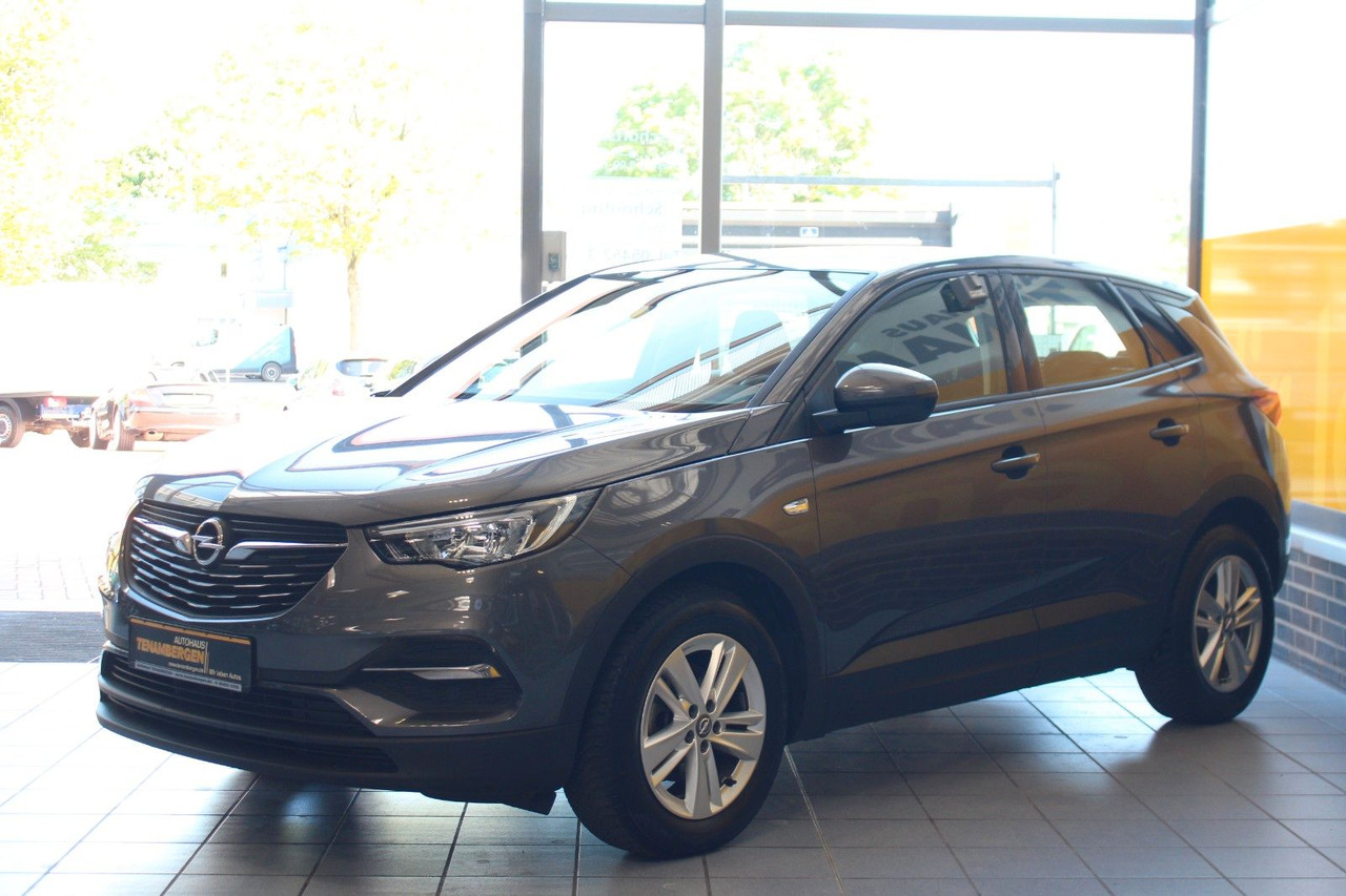 Opel Grandland Edition 1.2 Automatik Navi PDC v+h LED - SUV: foto 4 Opel Grandland Edition 1.2 Automatik Navi PDC v+h LED - SUV: foto 4