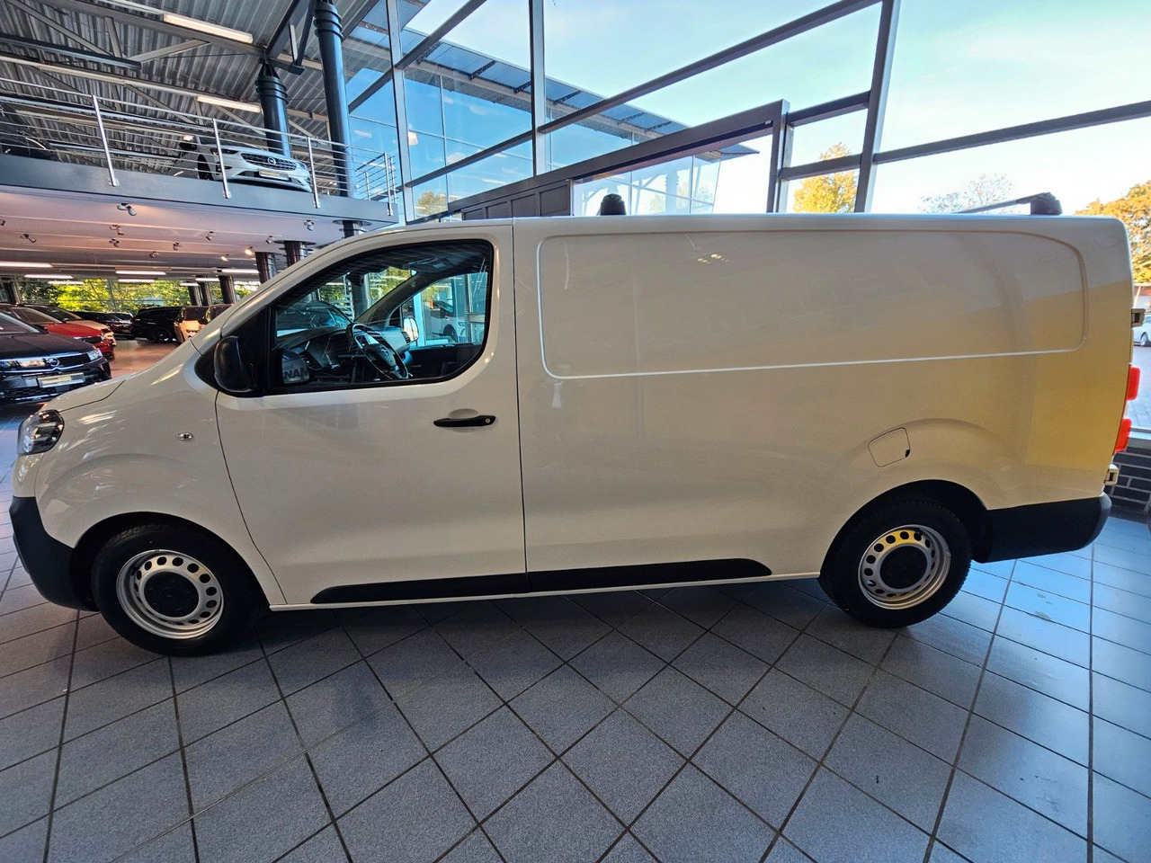 Opel Vivaro Kasten Edition L Sortimo 180°Kamera DAB - Furgão compacto: foto 4 Opel Vivaro Kasten Edition L Sortimo 180°Kamera DAB - Furgão compacto: foto 4