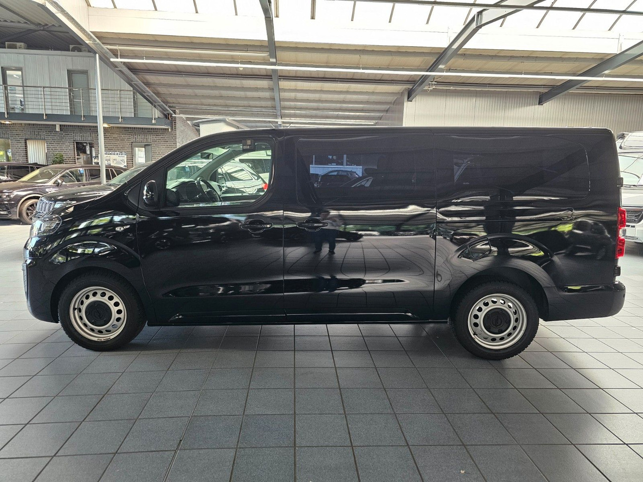 Opel Vivaro Kasten FlexSpace L DoKa Navi CarPlay DAB - Furgão compacto, Carrinha cabine dupla: foto 2 Opel Vivaro Kasten FlexSpace L DoKa Navi CarPlay DAB - Furgão compacto, Carrinha cabine dupla: foto 2