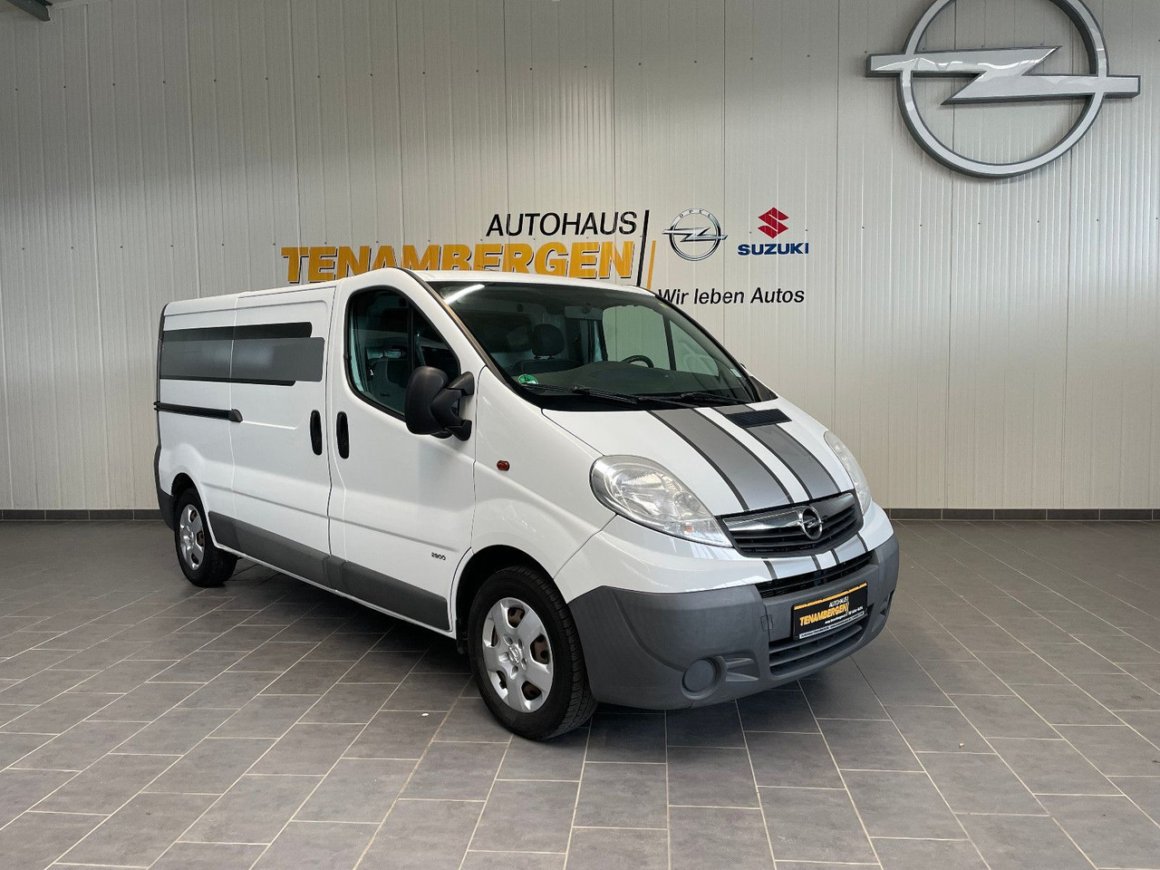 Opel Vivaro Kasten L2H1 2,9t Tüv Scheckheft Klima AHK - Furgão compacto: foto 1 Opel Vivaro Kasten L2H1 2,9t Tüv Scheckheft Klima AHK - Furgão compacto: foto 1