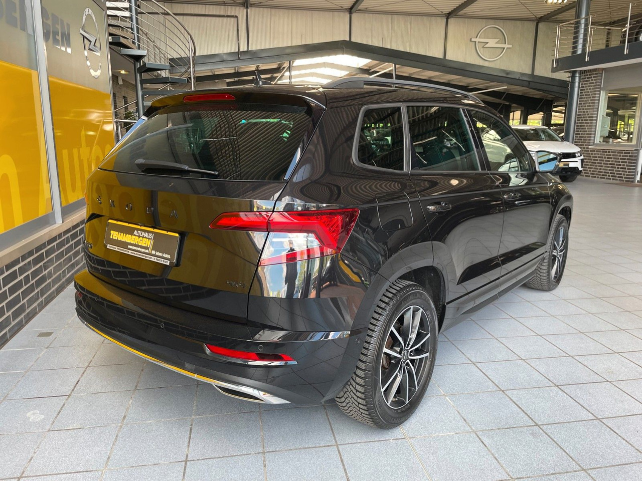 Skoda Karoq Sportline 4x4 Kamera Virt.Cockp LED ACC - SUV: foto 3 Skoda Karoq Sportline 4x4 Kamera Virt.Cockp LED ACC - SUV: foto 3