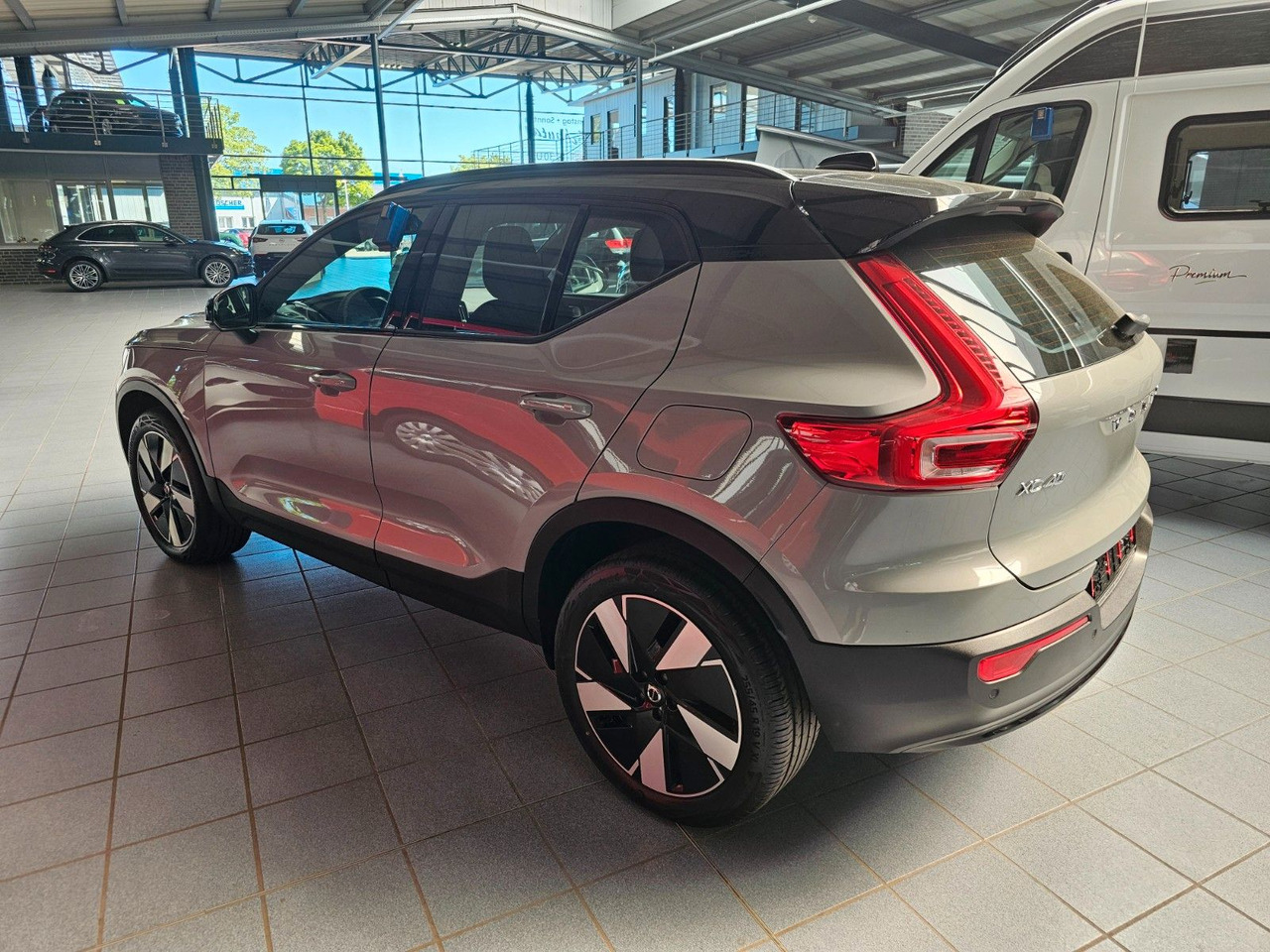 Volvo XC 40 Plus Recharge Pure Electric 2WD - SUV: foto 2 Volvo XC 40 Plus Recharge Pure Electric 2WD - SUV: foto 2