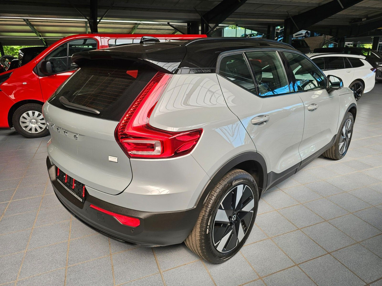 Volvo XC 40 Plus Recharge Pure Electric 2WD - SUV: foto 3 Volvo XC 40 Plus Recharge Pure Electric 2WD - SUV: foto 3