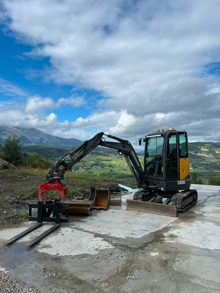 Volvo ECR25D - Escavadeira: foto 1 Volvo ECR25D - Escavadeira: foto 1
