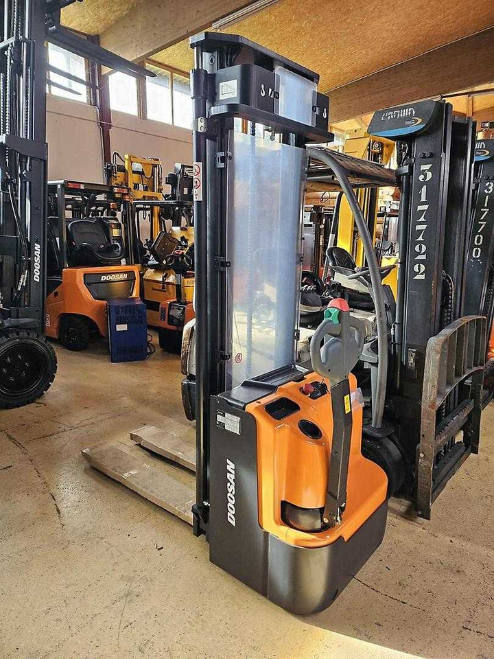 Doosan BSL12N - Stacker: foto 5 Doosan BSL12N - Stacker: foto 5