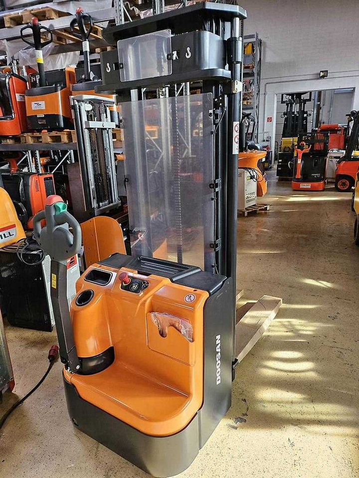 Doosan BSL16N - Stacker: foto 3 Doosan BSL16N - Stacker: foto 3