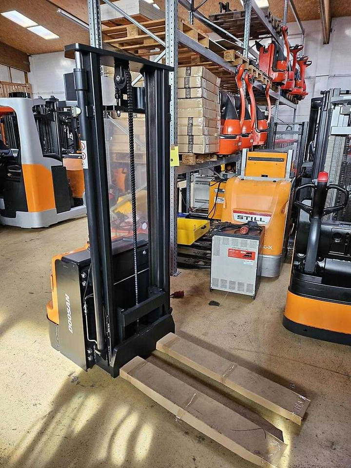 Doosan BSL16N - Stacker: foto 5 Doosan BSL16N - Stacker: foto 5