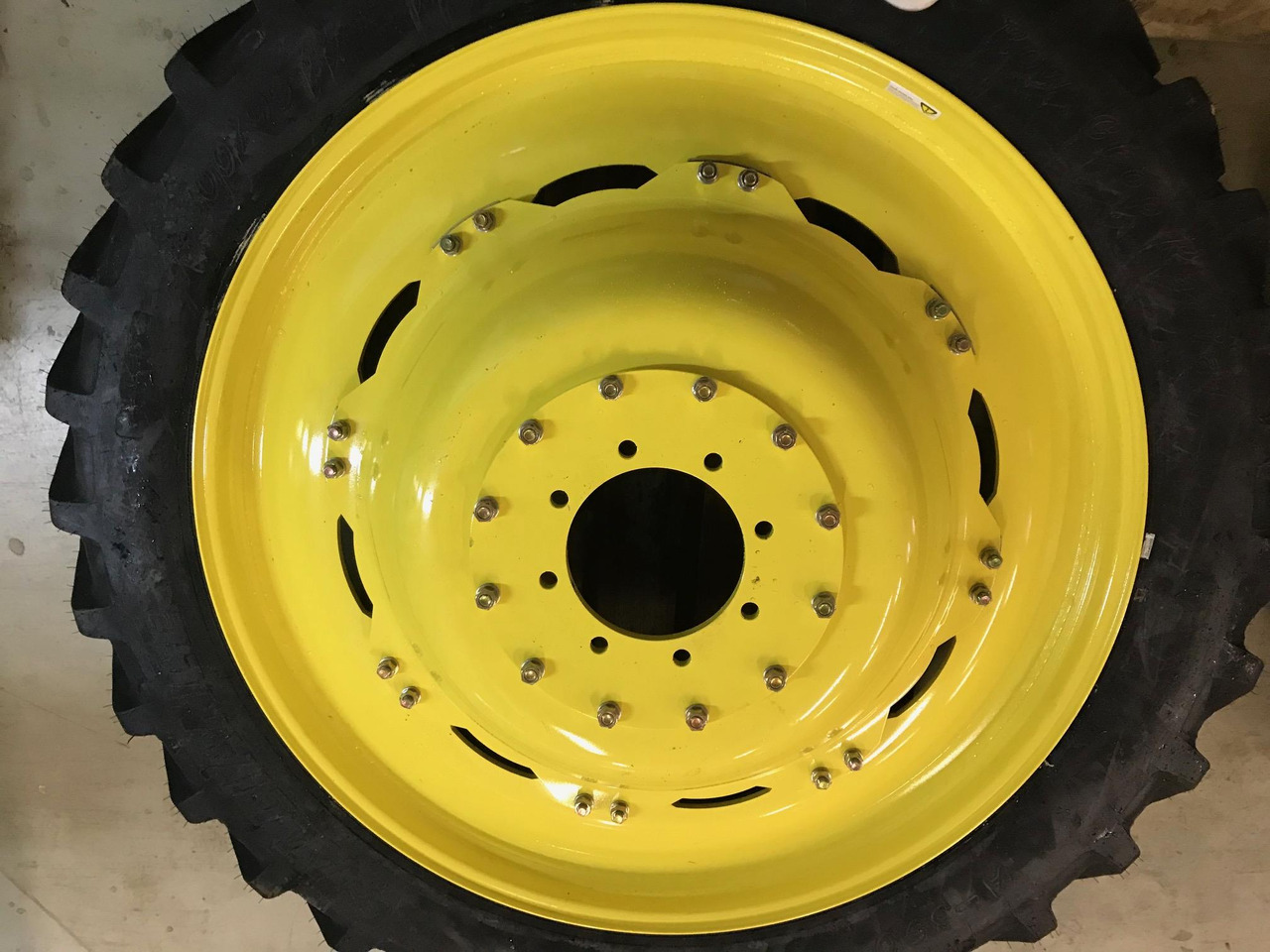 John Deere premium tillage wheel sets - Roda completa por Máquina agrícola: foto 1 John Deere premium tillage wheel sets - Roda completa por Máquina agrícola: foto 1