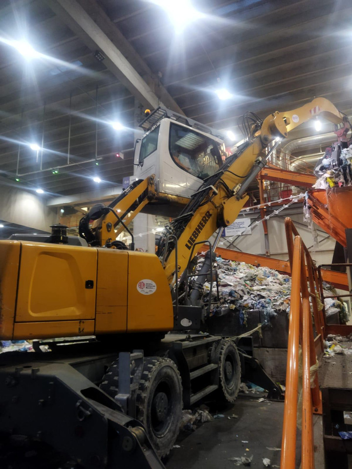 Liebherr LH22 M Litronic - Manipulador de material: foto 1 Liebherr LH22 M Litronic - Manipulador de material: foto 1