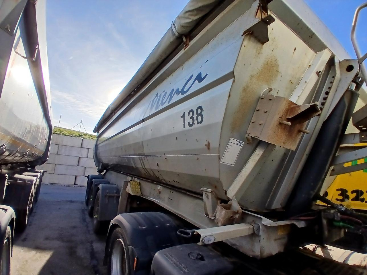 MENCI - Semi-reboque basculante: foto 4 MENCI - Semi-reboque basculante: foto 4