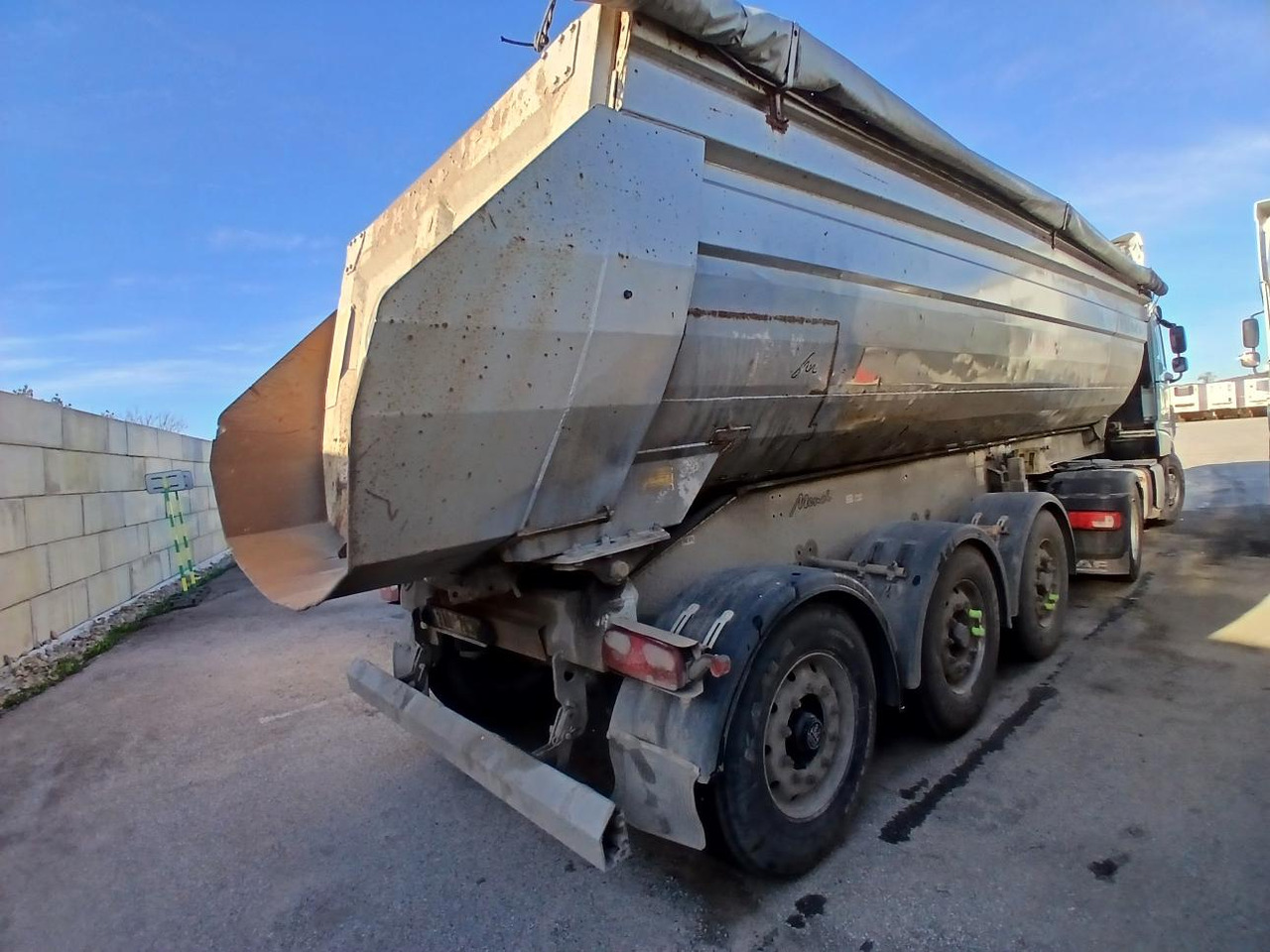 MENCI - Semi-reboque basculante: foto 3 MENCI - Semi-reboque basculante: foto 3