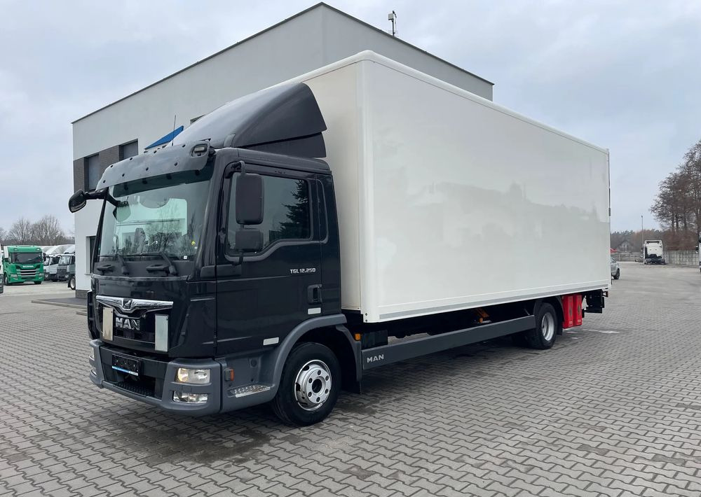 MAN TGL 12.250, KONTENER 7,3m ( 18 europalet ) - Camião furgão: foto 3 MAN TGL 12.250, KONTENER 7,3m ( 18 europalet ) - Camião furgão: foto 3