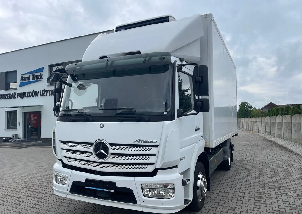 Mercedes-Benz ATEGO 1227 CHŁODNIA HAKOWA / HAKÓWKA - Camião frigorífico: foto 1 Mercedes-Benz ATEGO 1227 CHŁODNIA HAKOWA / HAKÓWKA - Camião frigorífico: foto 1