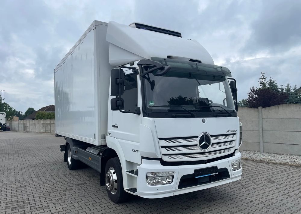 Mercedes-Benz ATEGO 1227 CHŁODNIA HAKOWA / HAKÓWKA - Camião frigorífico: foto 3 Mercedes-Benz ATEGO 1227 CHŁODNIA HAKOWA / HAKÓWKA - Camião frigorífico: foto 3