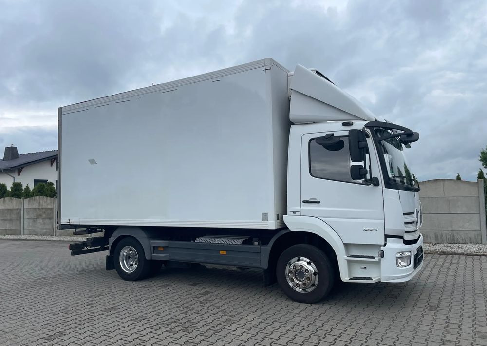 Mercedes-Benz ATEGO 1227 CHŁODNIA HAKOWA / HAKÓWKA - Camião frigorífico: foto 4 Mercedes-Benz ATEGO 1227 CHŁODNIA HAKOWA / HAKÓWKA - Camião frigorífico: foto 4