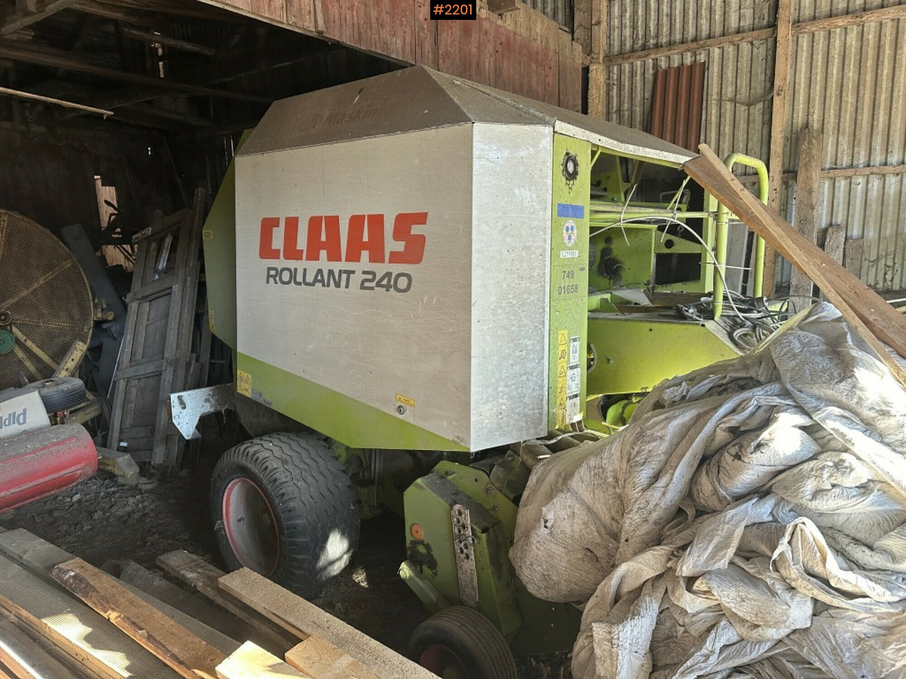 Baler Claas Rollant 240 - Máquina para produção de feno: foto 1 Baler Claas Rollant 240 - Máquina para produção de feno: foto 1