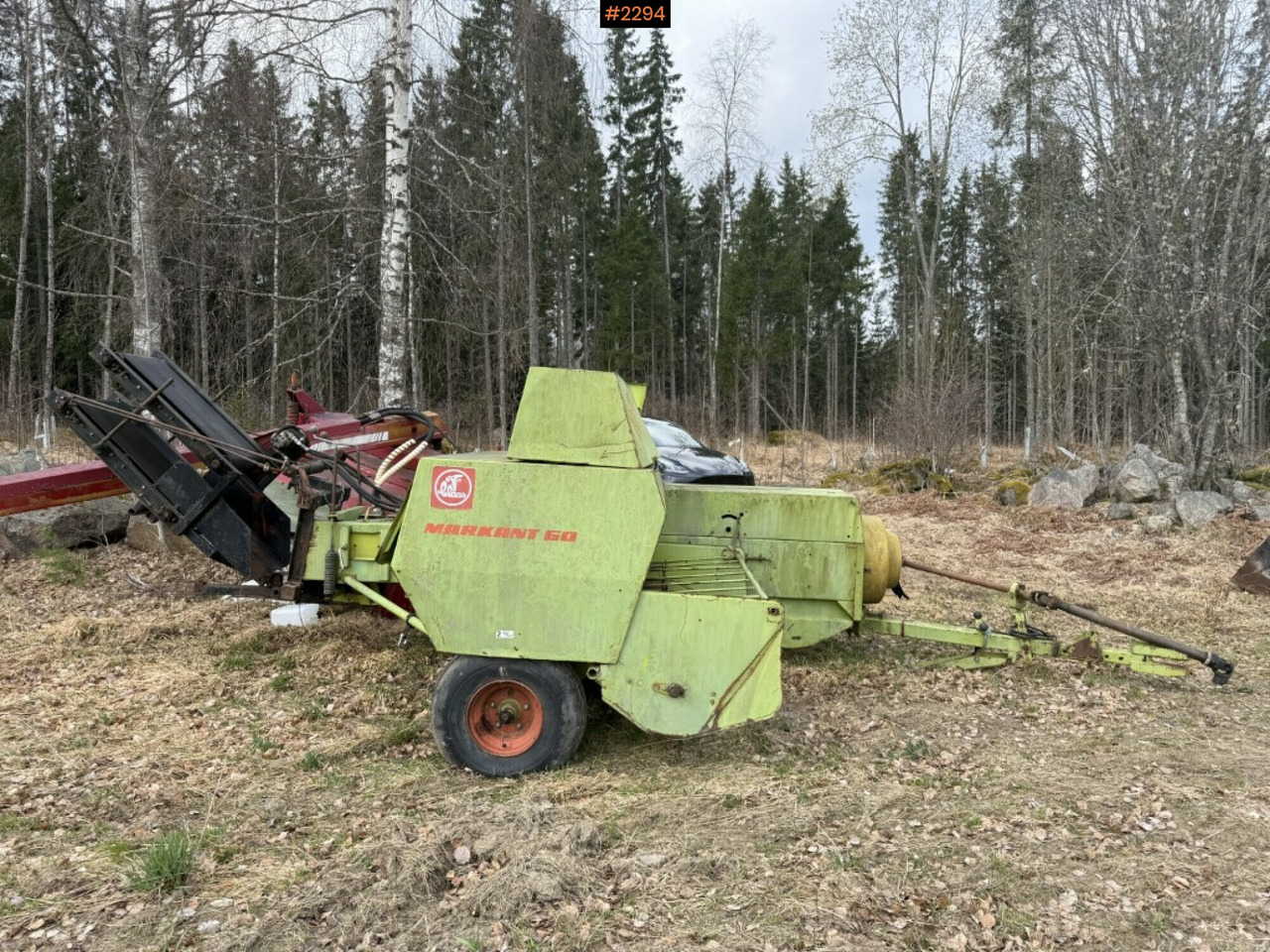 Claas Markant 60 square baler with thrower - Máquina para produção de feno: foto 2 Claas Markant 60 square baler with thrower - Máquina para produção de feno: foto 2