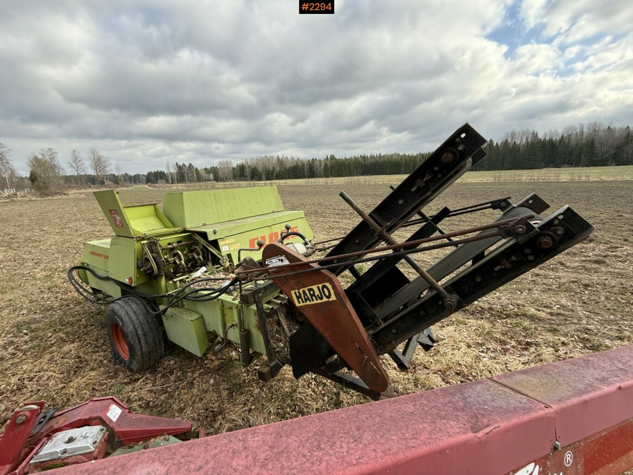 Claas Markant 60 square baler with thrower - Máquina para produção de feno: foto 4 Claas Markant 60 square baler with thrower - Máquina para produção de feno: foto 4