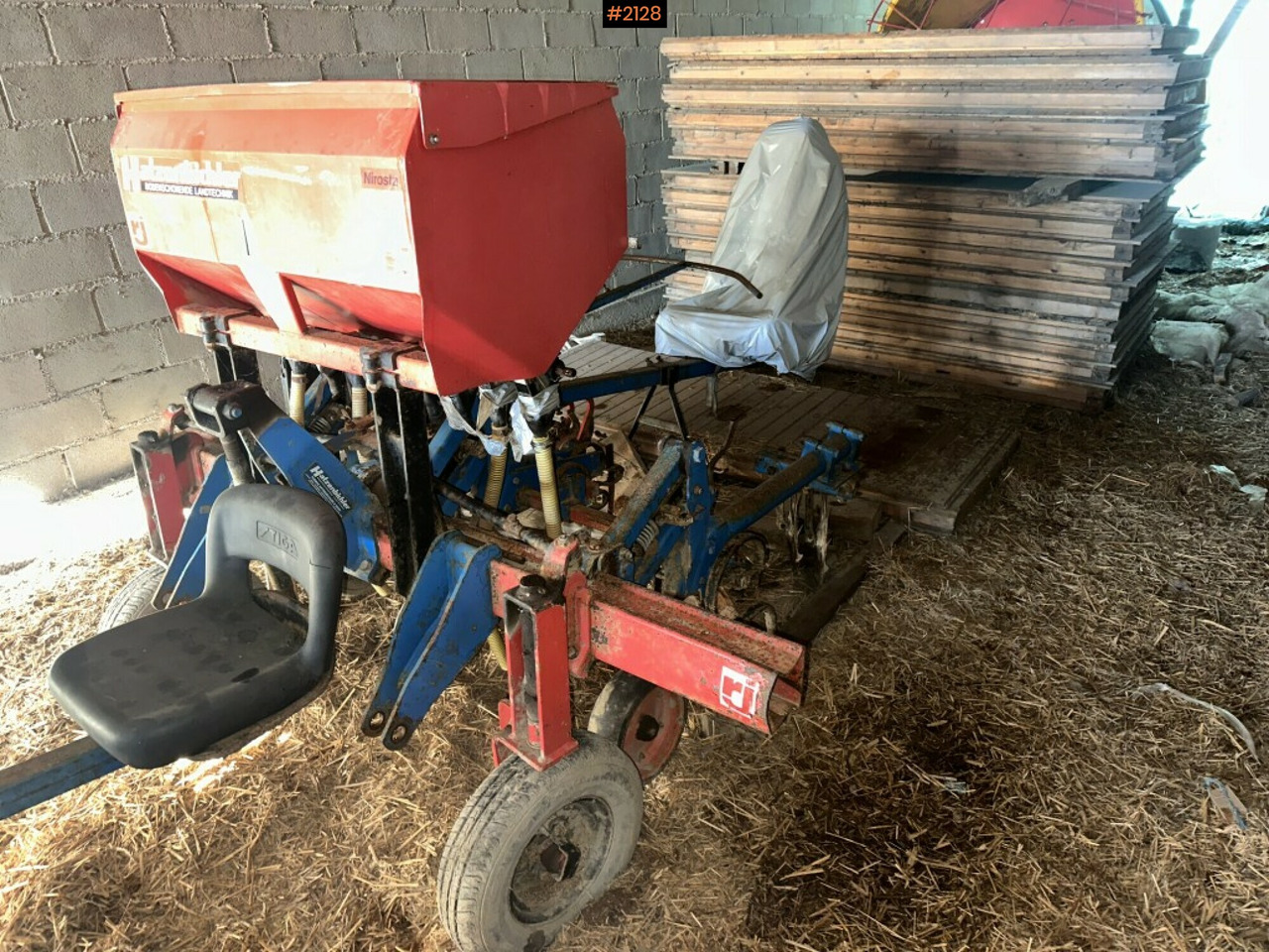 Row crop cleaner Hatzenbichler with fertilizer - Maquina para lavrar a terra: foto 1 Row crop cleaner Hatzenbichler with fertilizer - Maquina para lavrar a terra: foto 1