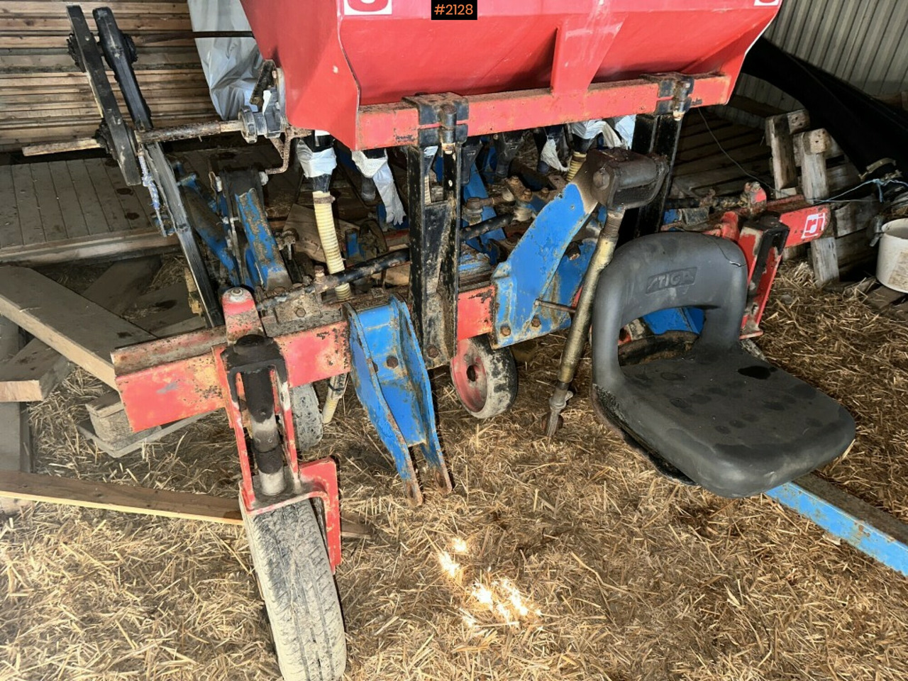 Row crop cleaner Hatzenbichler with fertilizer - Maquina para lavrar a terra: foto 4 Row crop cleaner Hatzenbichler with fertilizer - Maquina para lavrar a terra: foto 4