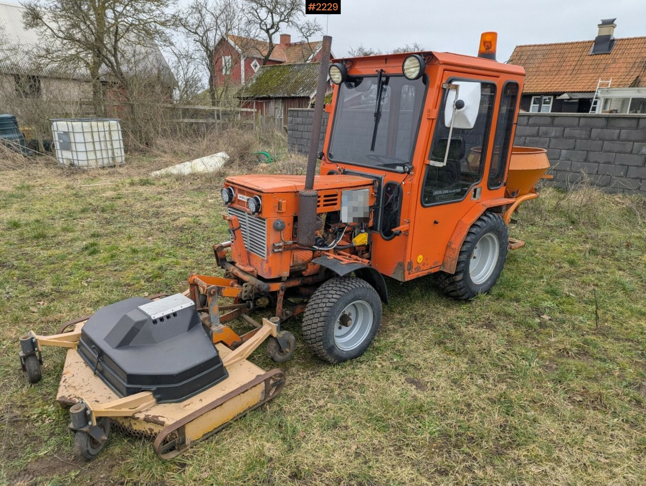 Tractor Holder P60 with multiple implements - Trator: foto 1 Tractor Holder P60 with multiple implements - Trator: foto 1