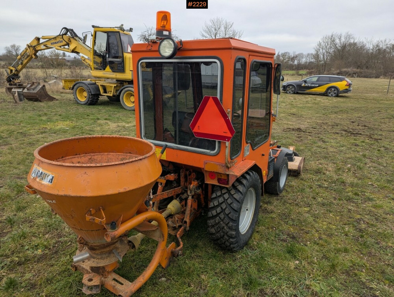 Tractor Holder P60 with multiple implements - Trator: foto 2 Tractor Holder P60 with multiple implements - Trator: foto 2