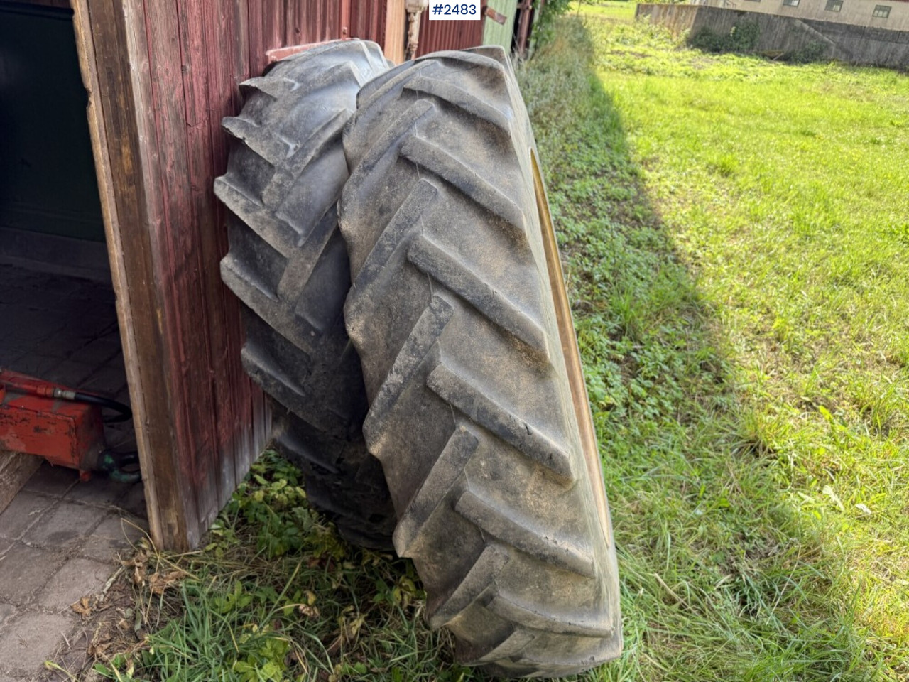 Tractor tires with rings Goodyear 13.6-38 - Roda completa por Máquina agrícola: foto 3 Tractor tires with rings Goodyear 13.6-38 - Roda completa por Máquina agrícola: foto 3