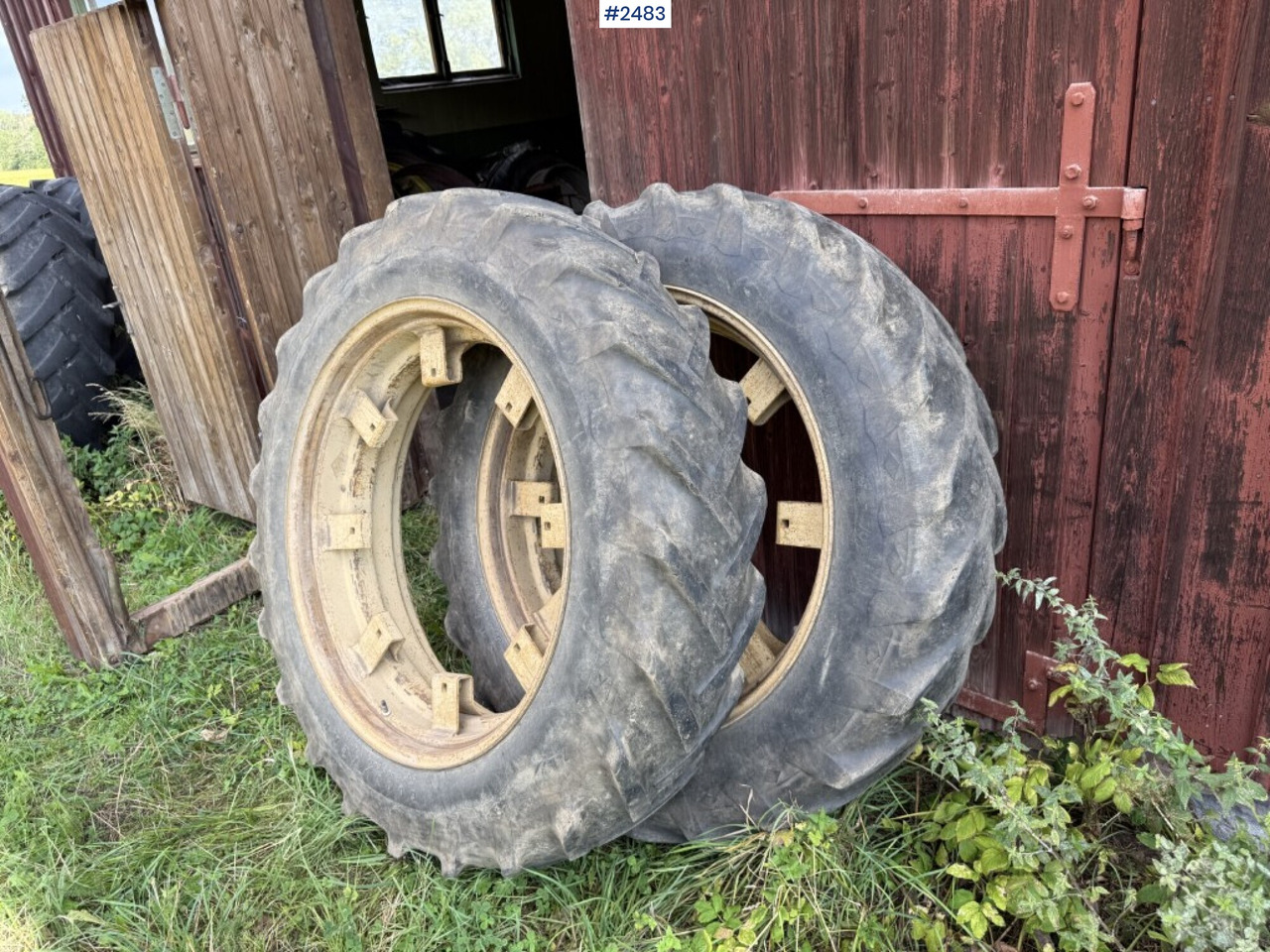 Tractor tires with rings Goodyear 13.6-38 - Roda completa por Máquina agrícola: foto 1 Tractor tires with rings Goodyear 13.6-38 - Roda completa por Máquina agrícola: foto 1