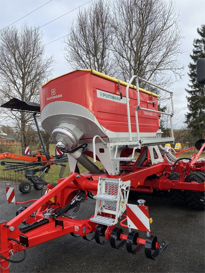 Pöttinger Terrasem 3000 D - Semeadora combinada: foto 3 Pöttinger Terrasem 3000 D - Semeadora combinada: foto 3