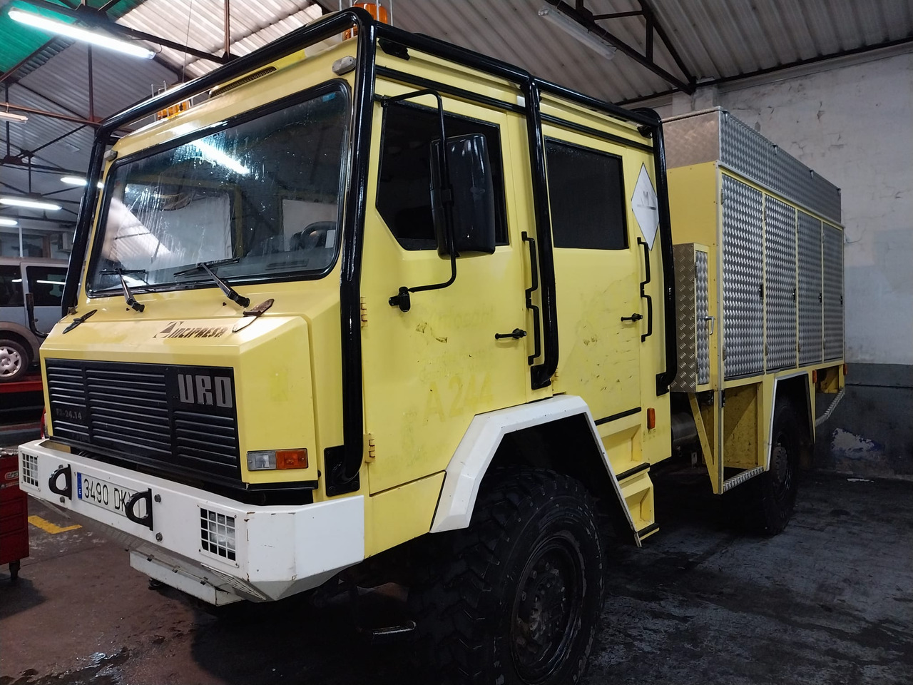 URO-IVECO TT URO F3-24 - Carro de bombeiro: foto 1 URO-IVECO TT URO F3-24 - Carro de bombeiro: foto 1