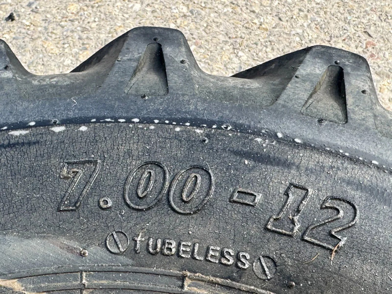 Giant Banden met velg 7.00-12 - Pneu: foto 3 Giant Banden met velg 7.00-12 - Pneu: foto 3