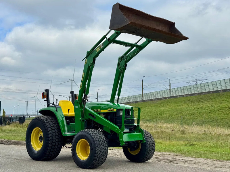John Deere 4600 compact met voorlader 4X4 hydrostaat GEEN BTW 4600 - Trator: foto 5 John Deere 4600 compact met voorlader 4X4 hydrostaat GEEN BTW 4600 - Trator: foto 5
