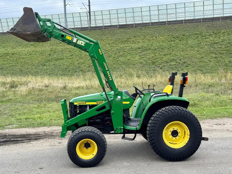 John Deere 4600 compact met voorlader 4X4 hydrostaat GEEN BTW 4600 - Trator: foto 2 John Deere 4600 compact met voorlader 4X4 hydrostaat GEEN BTW 4600 - Trator: foto 2