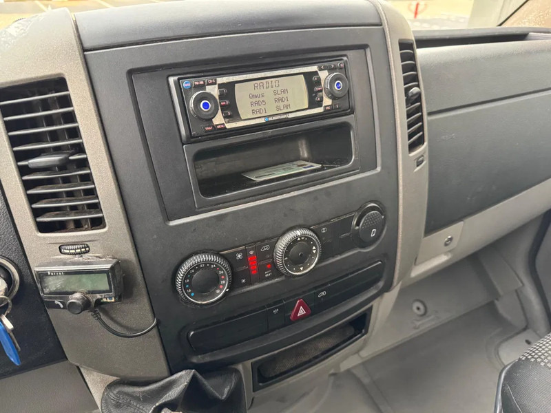 Carrinha de caixa aberta Mercedes-Benz Sprinter 311 311 CDI 2.2 pick-up bakwagen: foto 13 Carrinha de caixa aberta Mercedes-Benz Sprinter 311 311 CDI 2.2 pick-up bakwagen: foto 13