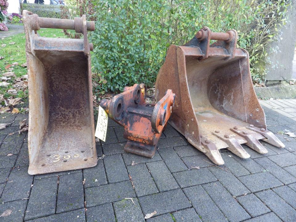 Cat 305 LEH Schnellwechsler + 2 Tieflöffel Cat - Balde escavadora: foto 1 Cat 305 LEH Schnellwechsler + 2 Tieflöffel Cat - Balde escavadora: foto 1