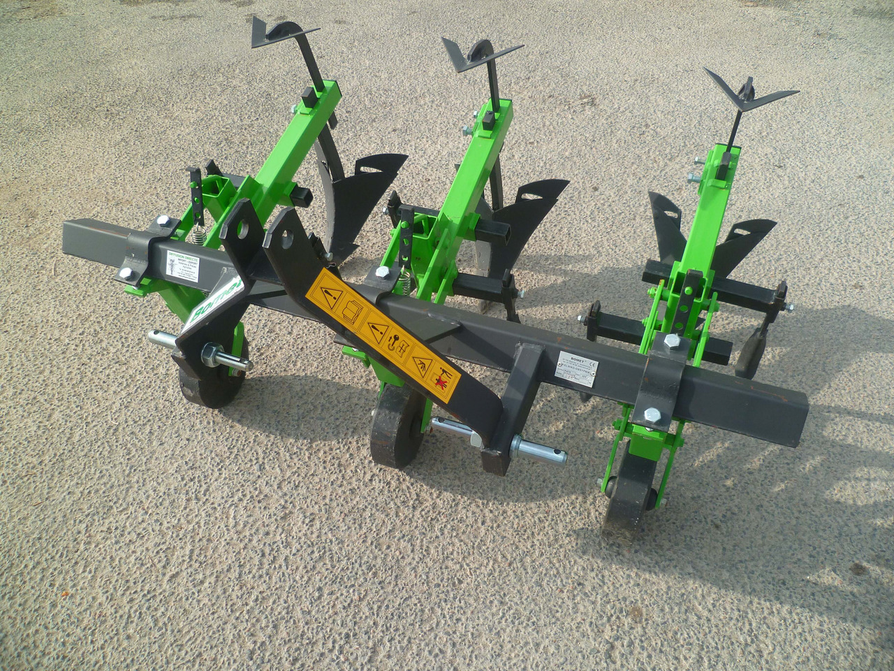 BOMET Bineuse Butteuse 2 rangs NORMA - Maquina para lavrar a terra: foto 3 BOMET Bineuse Butteuse 2 rangs NORMA - Maquina para lavrar a terra: foto 3