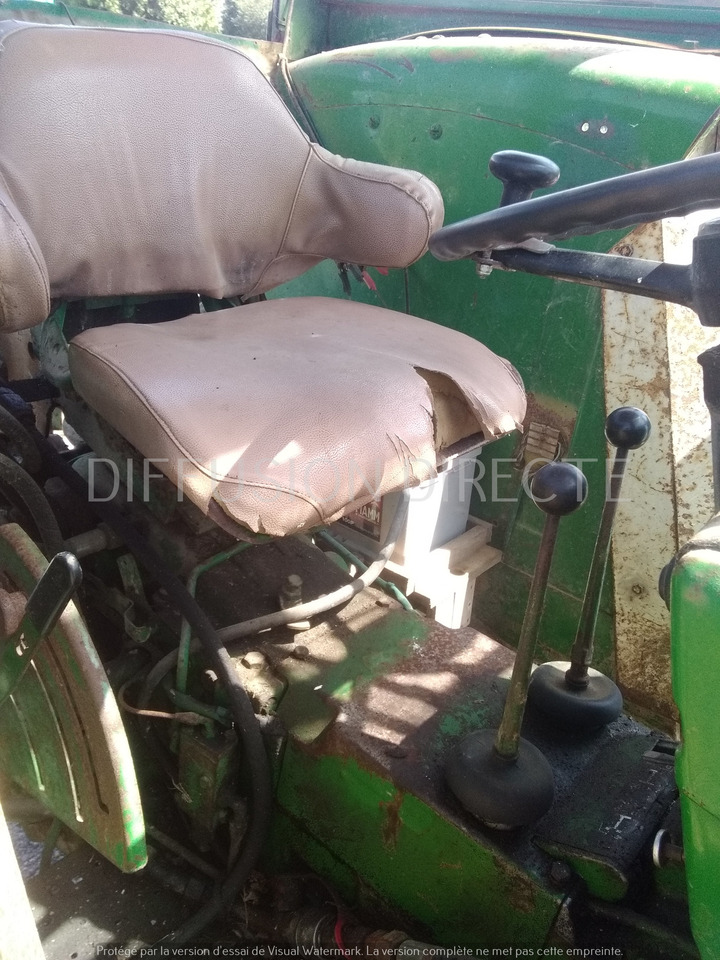 JOHN DEERE TRACTEUR 1120 - Trator: foto 3 JOHN DEERE TRACTEUR 1120 - Trator: foto 3