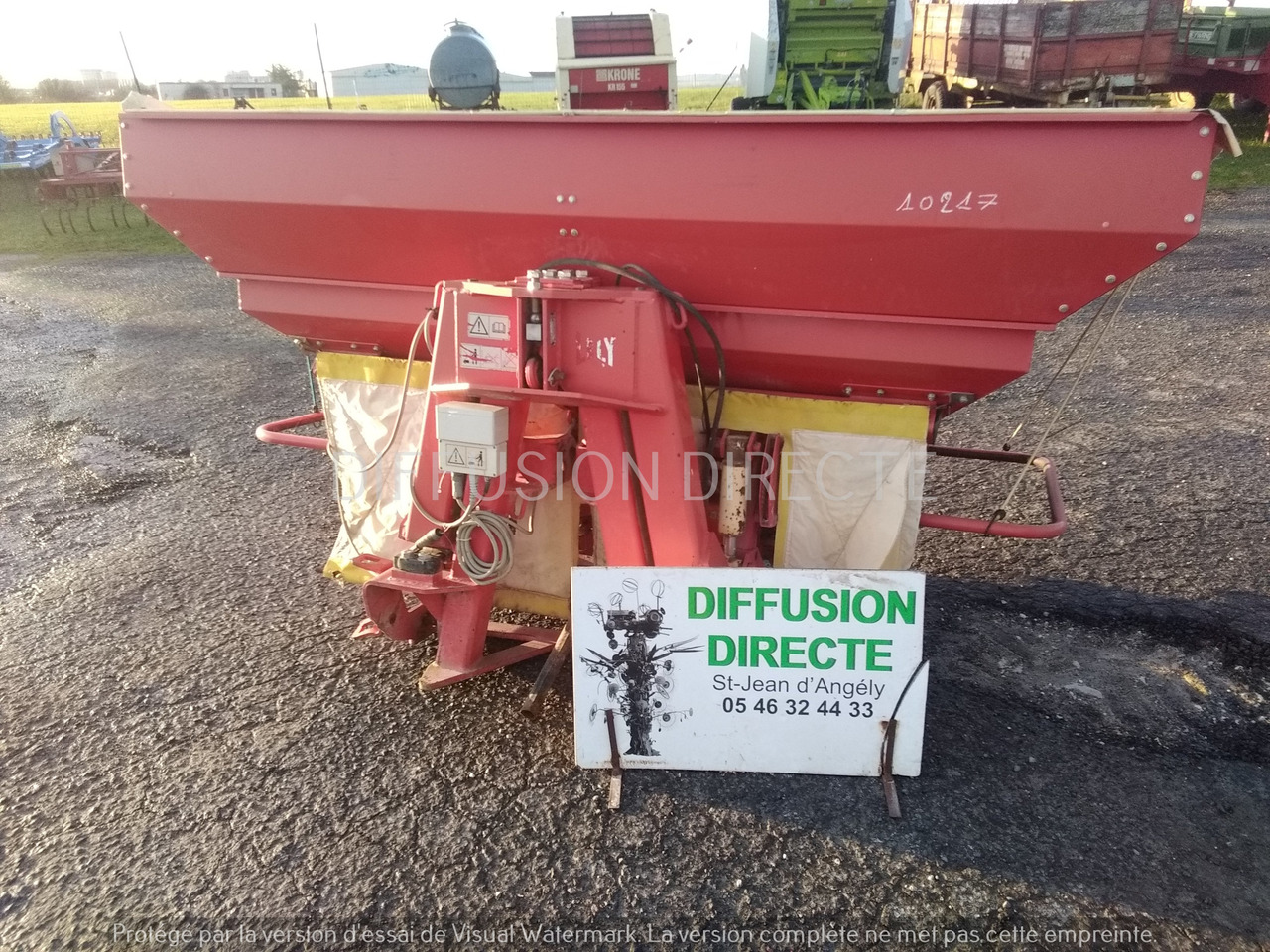 LELY DISTRIBUTEUR D'ENGRAIS CENTERMATIC PESEE - Distribuidor de fertilizantes: foto 1 LELY DISTRIBUTEUR D'ENGRAIS CENTERMATIC PESEE - Distribuidor de fertilizantes: foto 1