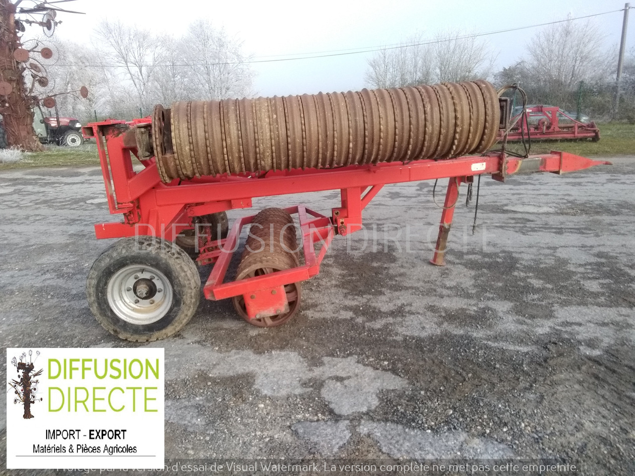 QUIVOGNE ROULEAU CAMBRIDGE R 630 - Rolo agricola: foto 1 QUIVOGNE ROULEAU CAMBRIDGE R 630 - Rolo agricola: foto 1