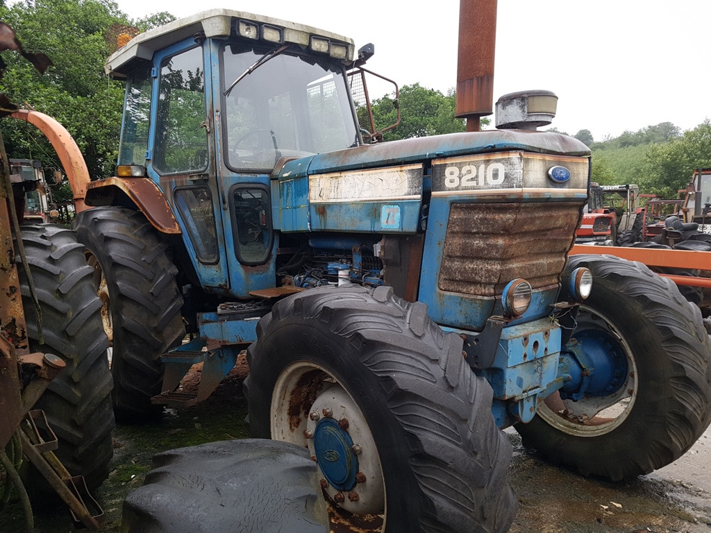 Ford 8210 - Trator: foto 2 Ford 8210 - Trator: foto 2