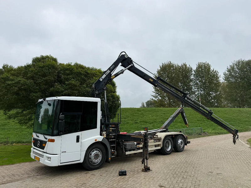 Mercedes-Benz Econic Hiab 220-Hooklift-6x2-Remote - Camião grua: foto 4 Mercedes-Benz Econic Hiab 220-Hooklift-6x2-Remote - Camião grua: foto 4
