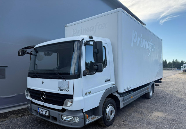 Mercedes-BenzAtego kaappi + perälauta - Camião furgão: foto 1 Mercedes-BenzAtego kaappi + perälauta - Camião furgão: foto 1