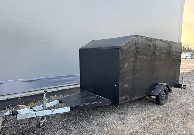 Umpiperäkärry - Reboque para carros: foto 1 Umpiperäkärry - Reboque para carros: foto 1