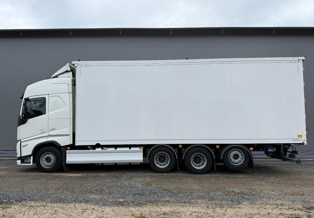 VolvoFH 540 8x4 66m3 - Camião furgão: foto 3 VolvoFH 540 8x4 66m3 - Camião furgão: foto 3