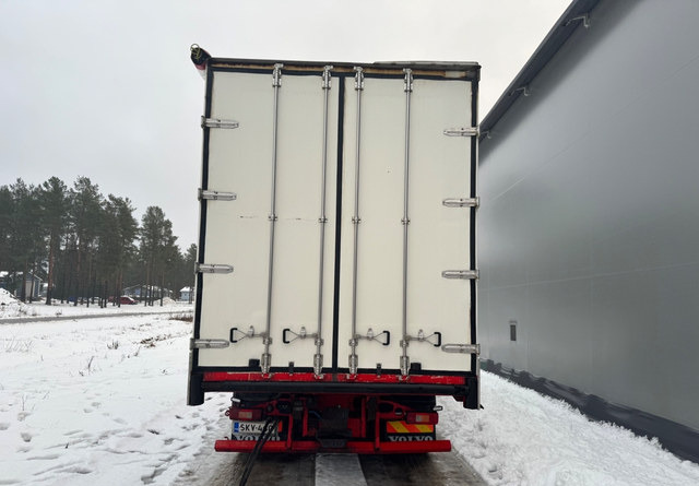 VolvoFH13 500 6x2 - Camião furgão: foto 4 VolvoFH13 500 6x2 - Camião furgão: foto 4