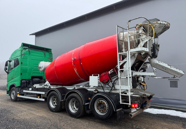 VolvoFH16 650 8x4 - Camião betoneira: foto 4 VolvoFH16 650 8x4 - Camião betoneira: foto 4