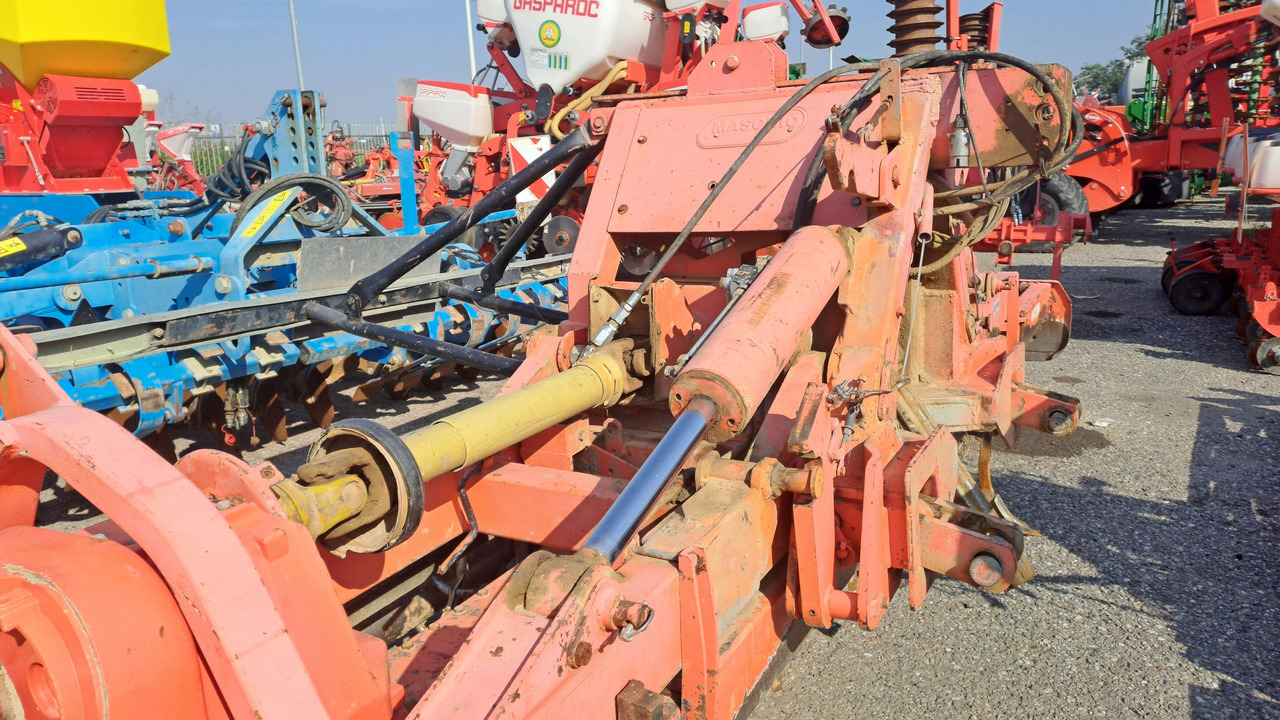 ERPICE ROTANTE MASCHIO AQUILA 6 METRI MOD 6000 * CR - Fresa agrícola: foto 2 ERPICE ROTANTE MASCHIO AQUILA 6 METRI MOD 6000 * CR - Fresa agrícola: foto 2