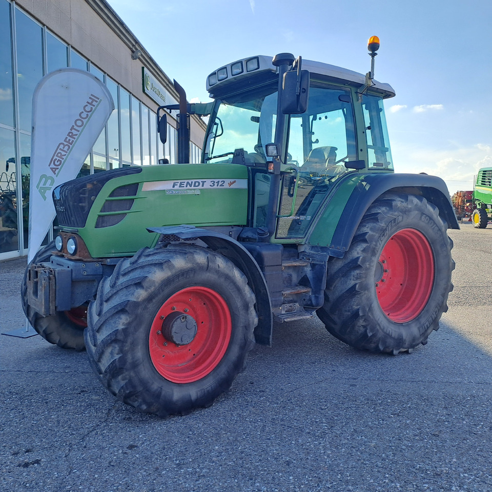 FENDT 312 VARIO - Trator: foto 1 FENDT 312 VARIO - Trator: foto 1