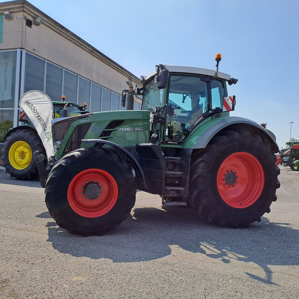 FENDT 828 VARIO PROFI PLUS - Trator: foto 1 FENDT 828 VARIO PROFI PLUS - Trator: foto 1